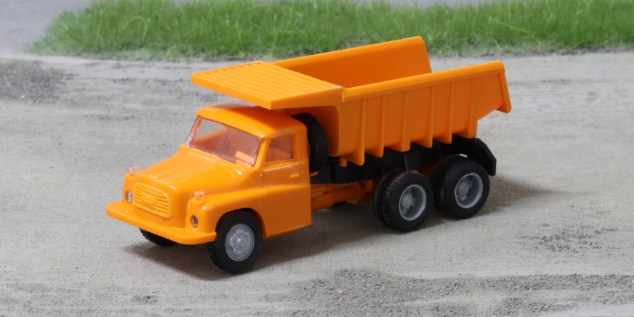 Tatra 148 orange dumper